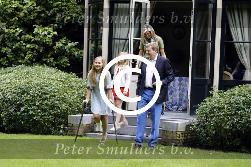 Wassenaar 8 juli 2016
Koninklijk fotouur op de Horsten met Koning Willem Alexander Koningin Maxima en de prinsessen Amalia Ariane en Alexia. Ook de honden zijn erbij.
