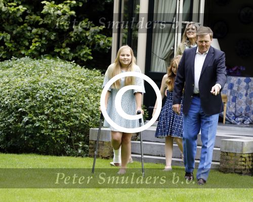 Wassenaar 8 juli 2016
Koninklijk fotouur op de Horsten met Koning Willem Alexander Koningin Maxima en de prinsessen Amalia Ariane en Alexia. Ook de honden zijn erbij.