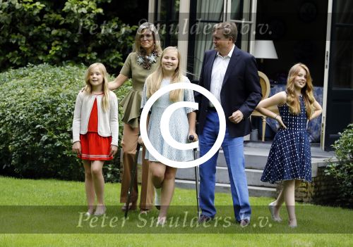 Wassenaar 8 juli 2016
Koninklijk fotouur op de Horsten met Koning Willem Alexander Koningin Maxima en de prinsessen Amalia Ariane en Alexia. Ook de honden zijn erbij.