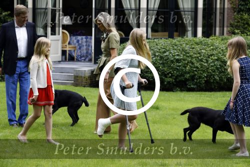 Wassenaar 8 juli 2016
Koninklijk fotouur op de Horsten met Koning Willem Alexander Koningin Maxima en de prinsessen Amalia Ariane en Alexia. Ook de honden zijn erbij.