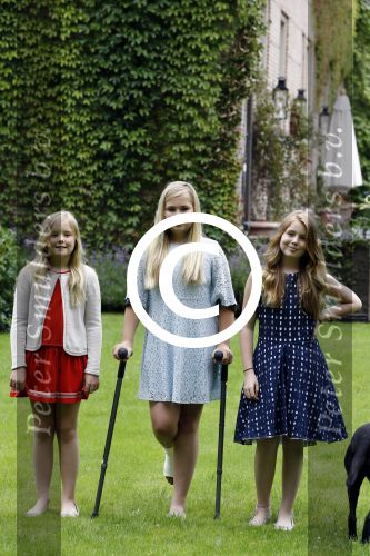 Wassenaar 8 juli 2016
Koninklijk fotouur op de Horsten met Koning Willem Alexander Koningin Maxima en de prinsessen Amalia Ariane en Alexia. Ook de honden zijn erbij.