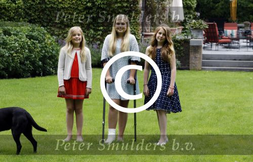 Wassenaar 8 juli 2016
Koninklijk fotouur op de Horsten met Koning Willem Alexander Koningin Maxima en de prinsessen Amalia Ariane en Alexia. Ook de honden zijn erbij.