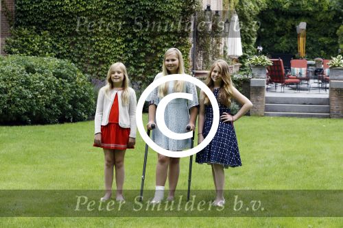 Wassenaar 8 juli 2016
Koninklijk fotouur op de Horsten met Koning Willem Alexander Koningin Maxima en de prinsessen Amalia Ariane en Alexia. Ook de honden zijn erbij.
