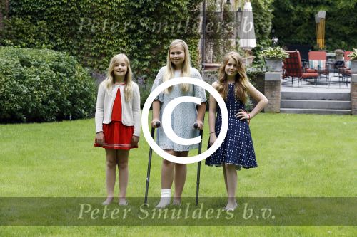 Wassenaar 8 juli 2016
Koninklijk fotouur op de Horsten met Koning Willem Alexander Koningin Maxima en de prinsessen Amalia Ariane en Alexia. Ook de honden zijn erbij.