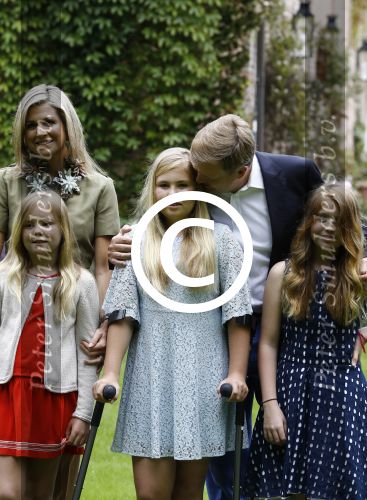 Wassenaar 8 juli 2016
Koninklijk fotouur op de Horsten met Koning Willem Alexander Koningin Maxima en de prinsessen Amalia Ariane en Alexia. Ook de honden zijn erbij.