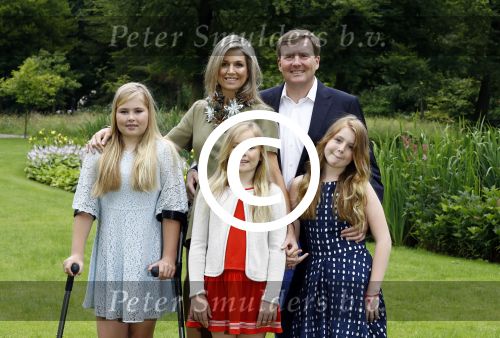 Wassenaar 8 juli 2016
Koninklijk fotouur op de Horsten met Koning Willem Alexander Koningin Maxima en de prinsessen Amalia Ariane en Alexia. Ook de honden zijn erbij.