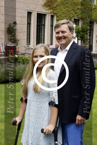 Wassenaar 8 juli 2016
Koninklijk fotouur op de Horsten met Koning Willem Alexander Koningin Maxima en de prinsessen Amalia Ariane en Alexia. Ook de honden zijn erbij.