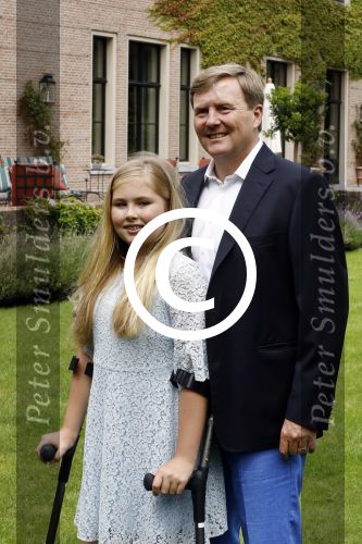 Wassenaar 8 juli 2016
Koninklijk fotouur op de Horsten met Koning Willem Alexander Koningin Maxima en de prinsessen Amalia Ariane en Alexia. Ook de honden zijn erbij.