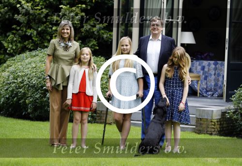 Wassenaar 8 juli 2016
Koninklijk fotouur op de Horsten met Koning Willem Alexander Koningin Maxima en de prinsessen Amalia Ariane en Alexia. Ook de honden zijn erbij.