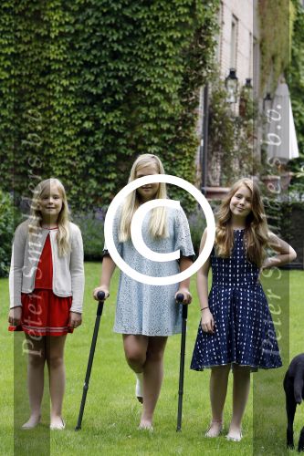 Wassenaar 8 juli 2016
Koninklijk fotouur op de Horsten met Koning Willem Alexander Koningin Maxima en de prinsessen Amalia Ariane en Alexia. Ook de honden zijn erbij.