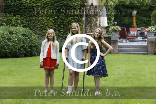 Wassenaar 8 juli 2016
Koninklijk fotouur op de Horsten met Koning Willem Alexander Koningin Maxima en de prinsessen Amalia Ariane en Alexia. Ook de honden zijn erbij.
