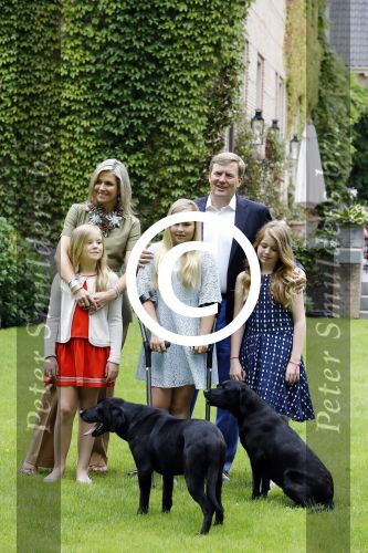 Wassenaar 8 juli 2016
Koninklijk fotouur op de Horsten met Koning Willem Alexander Koningin Maxima en de prinsessen Amalia Ariane en Alexia. Ook de honden zijn erbij.