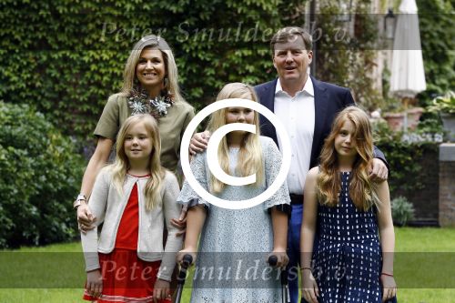 Wassenaar 8 juli 2016
Koninklijk fotouur op de Horsten met Koning Willem Alexander Koningin Maxima en de prinsessen Amalia Ariane en Alexia. Ook de honden zijn erbij.