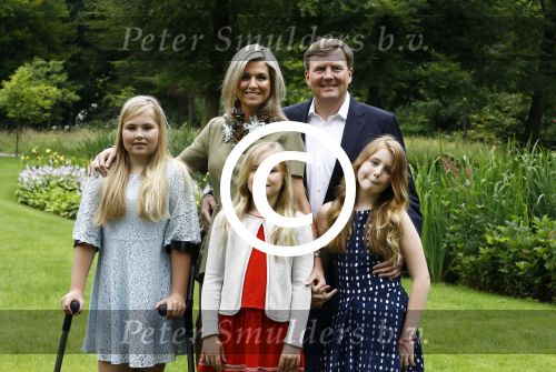 Wassenaar 8 juli 2016
Koninklijk fotouur op de Horsten met Koning Willem Alexander Koningin Maxima en de prinsessen Amalia Ariane en Alexia. Ook de honden zijn erbij.