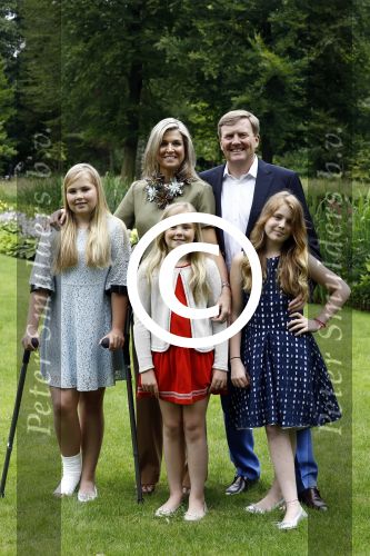 Wassenaar 8 juli 2016
Koninklijk fotouur op de Horsten met Koning Willem Alexander Koningin Maxima en de prinsessen Amalia Ariane en Alexia. Ook de honden zijn erbij.