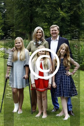 Wassenaar 8 juli 2016
Koninklijk fotouur op de Horsten met Koning Willem Alexander Koningin Maxima en de prinsessen Amalia Ariane en Alexia. Ook de honden zijn erbij.
