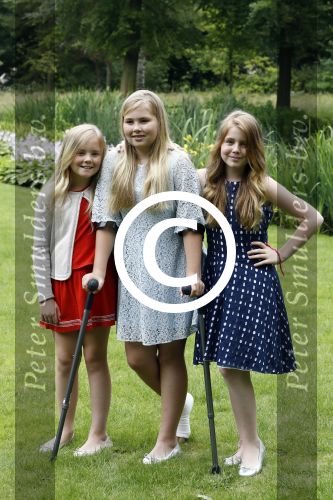 Wassenaar 8 juli 2016
Koninklijk fotouur op de Horsten met Koning Willem Alexander Koningin Maxima en de prinsessen Amalia Ariane en Alexia. Ook de honden zijn erbij.