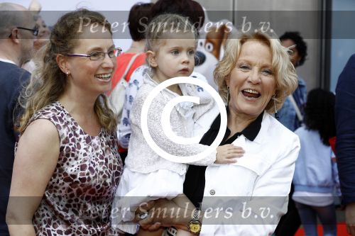 Amsterdam 17 juli 2016
Premiere huisdiergeheimen in Pathe arena. Ria Bremer met kleindochter