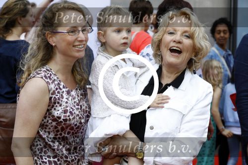 Amsterdam 17 juli 2016
Premiere huisdiergeheimen in Pathe arena. Ria Bremer met kleindochter