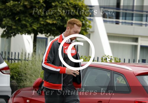 Schiphol 7 juli 2016
Robert harting op de parkeerplaats bij het van der valk hotel schiphol.