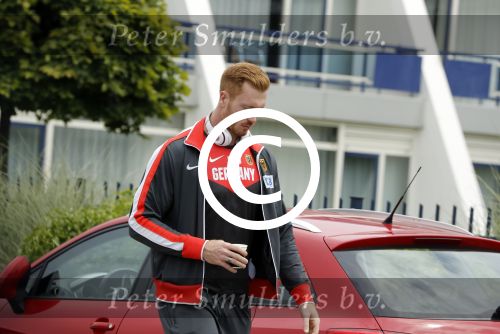 Schiphol 7 juli 2016
Robert harting op de parkeerplaats bij het van der valk hotel schiphol.