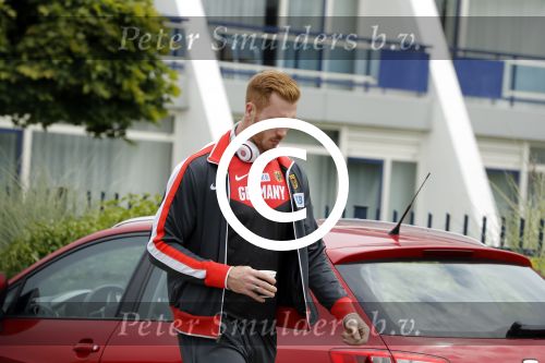 Schiphol 7 juli 2016
Robert harting op de parkeerplaats bij het van der valk hotel schiphol.