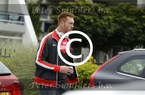 Schiphol 7 juli 2016
Robert harting op de parkeerplaats bij het van der valk hotel schiphol.