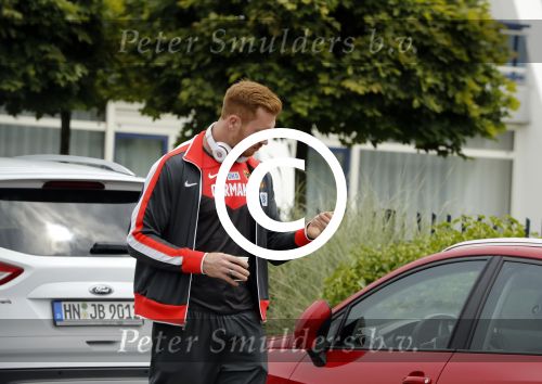Schiphol 7 juli 2016
Robert harting op de parkeerplaats bij het van der valk hotel schiphol.