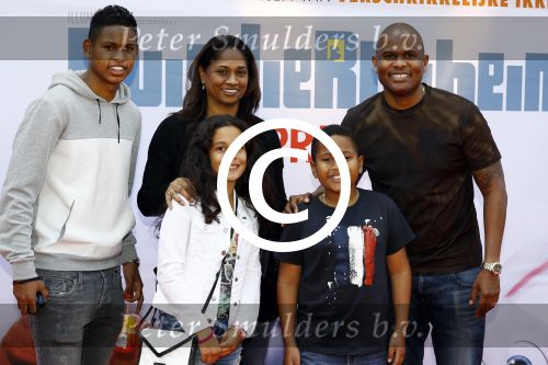 Amsterdam 17 juli 2016
Premiere huisdiergeheimen in Pathe arena. Roue Verveer met gezin