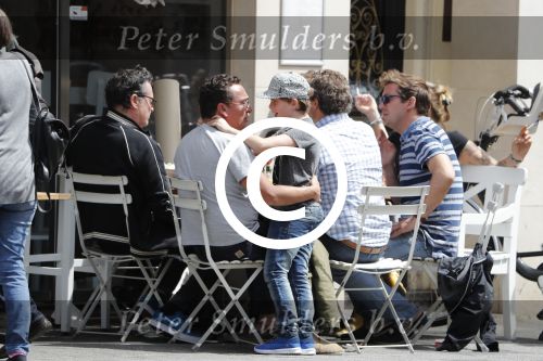Amsterdam 15 juli 2016
Barry en Sandra Hay op terras met vrienden waaronder Ruben Nicolai en Regina Romeijn.