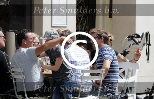 Amsterdam 15 juli 2016
Barry en Sandra Hay op terras met vrienden waaronder Ruben Nicolai en Regina Romeijn.