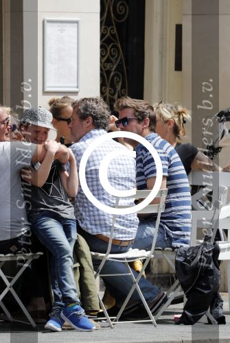 Amsterdam 15 juli 2016
Barry en Sandra Hay op terras met vrienden waaronder Ruben Nicolai en Regina Romeijn.