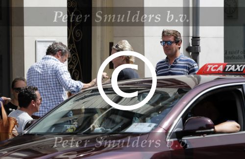 Amsterdam 15 juli 2016
Barry en Sandra Hay op terras met vrienden waaronder Ruben Nicolai en Regina Romeijn.