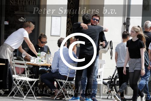 Amsterdam 15 juli 2016
Barry en Sandra Hay op terras met vrienden waaronder Ruben Nicolai en Regina Romeijn.