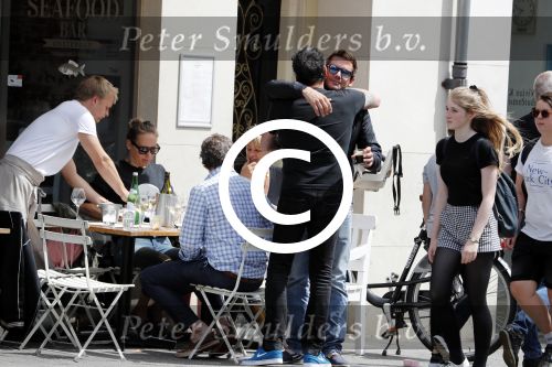 Amsterdam 15 juli 2016
Barry en Sandra Hay op terras met vrienden waaronder Ruben Nicolai en Regina Romeijn.
