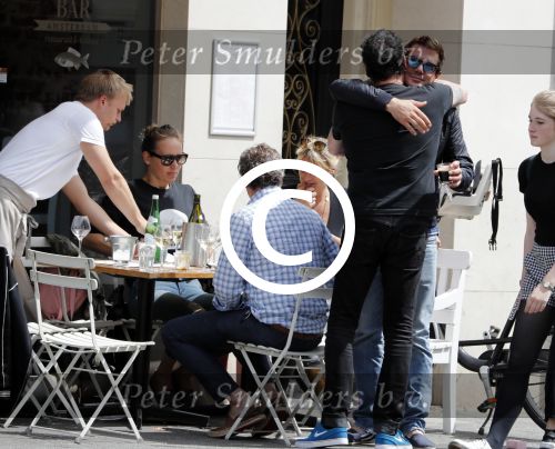 Amsterdam 15 juli 2016
Barry en Sandra Hay op terras met vrienden waaronder Ruben Nicolai en Regina Romeijn.