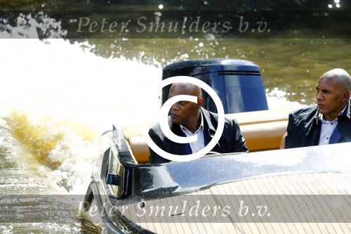 Amsterdam 11 juli 2016
Opnames the hitmans bodyguard met Samuel L Jackson. Ook een look a like van Samuel speelt mee. Opnames vomnden plaats op de grachten van amsterdam.