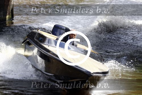 Amsterdam 11 juli 2016
Opnames the hitmans bodyguard met Samuel L Jackson. Ook een look a like van Samuel speelt mee. Opnames vomnden plaats op de grachten van amsterdam.