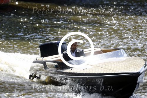 Amsterdam 11 juli 2016
Opnames the hitmans bodyguard met Samuel L Jackson. Ook een look a like van Samuel speelt mee. Opnames vomnden plaats op de grachten van amsterdam.