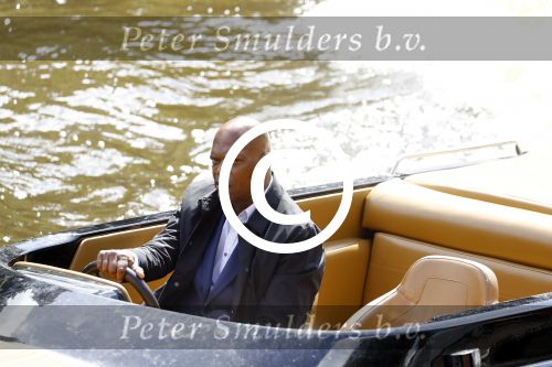 Amsterdam 11 juli 2016
Opnames the hitmans bodyguard met Samuel L Jackson. Ook een look a like van Samuel speelt mee. Opnames vomnden plaats op de grachten van amsterdam.