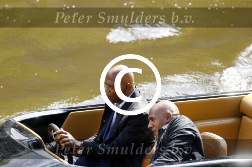 Amsterdam 11 juli 2016
Opnames the hitmans bodyguard met Samuel L Jackson. Ook een look a like van Samuel speelt mee. Opnames vomnden plaats op de grachten van amsterdam.