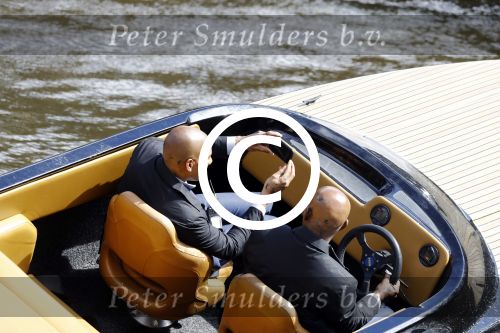 Amsterdam 11 juli 2016
Opnames the hitmans bodyguard met Samuel L Jackson. Ook een look a like van Samuel speelt mee. Opnames vomnden plaats op de grachten van amsterdam.
