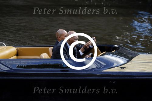 Amsterdam 11 juli 2016
Opnames the hitmans bodyguard met Samuel L Jackson. Ook een look a like van Samuel speelt mee. Opnames vomnden plaats op de grachten van amsterdam.