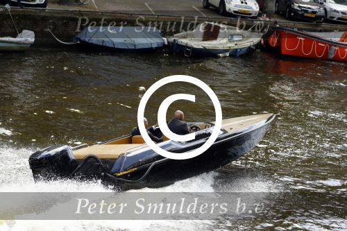 Amsterdam 11 juli 2016
Opnames the hitmans bodyguard met Samuel L Jackson. Ook een look a like van Samuel speelt mee. Opnames vomnden plaats op de grachten van amsterdam.