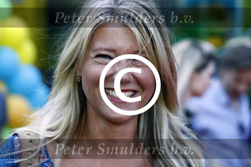 Amsterdam 17 juli 2016
Premiere huisdiergeheimen in Pathe arena. sandra Ysbrandy met man en kinderen