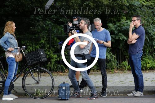 Amsterdam 7 juli 2016 
Connie Breukhoven met haar vriend Eugene v Dun op de fiets in Amsterdam.Opnames Koefnoen met Owen Schumacher Paul Groot Martine Sandifort en Sanne Wallis de Vries. Opnamews vonden plaats in de v Eeghenstraat.