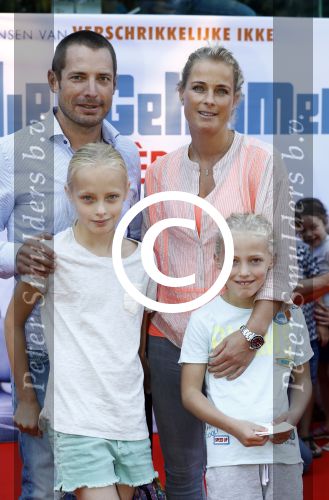 Amsterdam 17 juli 2016
Premiere huisdiergeheimen in Pathe arena. Sebastiaan Bleekemolen met gezin