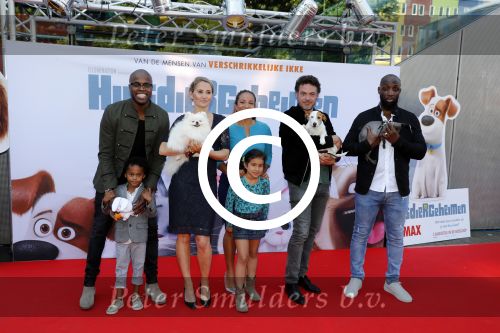 Amsterdam 17 juli 2016
Premiere huisdiergeheimen in Pathe arena. stemmencast met Fedja v Huet Jandino Asporaat Peggy Vrijens Roue Verveer Nurlaila en Murth Mossel