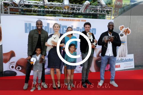 Amsterdam 17 juli 2016
Premiere huisdiergeheimen in Pathe arena. stemmencast met Fedja v Huet Jandino Asporaat Peggy Vrijens Roue Verveer Nurlaila en Murth Mossel