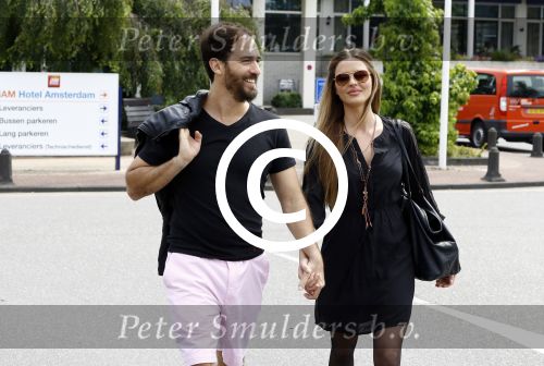 Amsterdam Schiphol 7 juli 2016
Sylvia Geersen voor het eerst met haar man Rogelio Castro Martinez in Nederland.